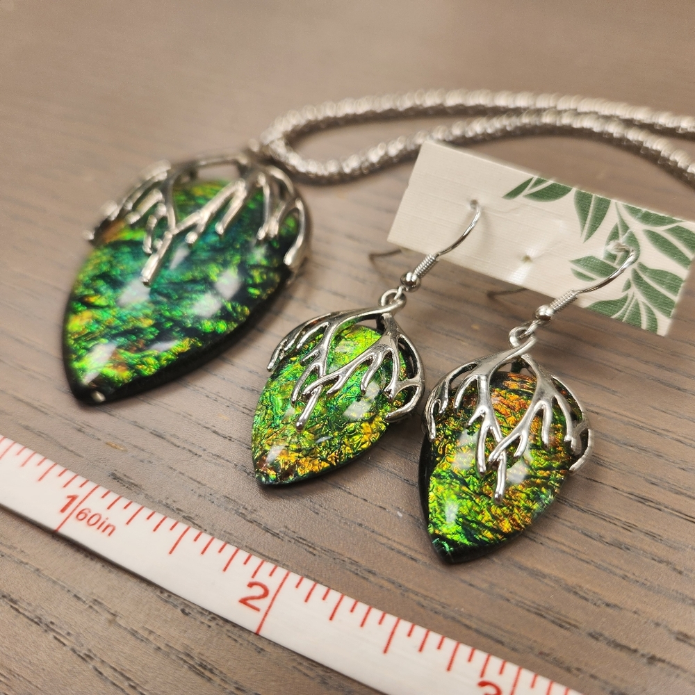 Glass and silver earring and necklace set